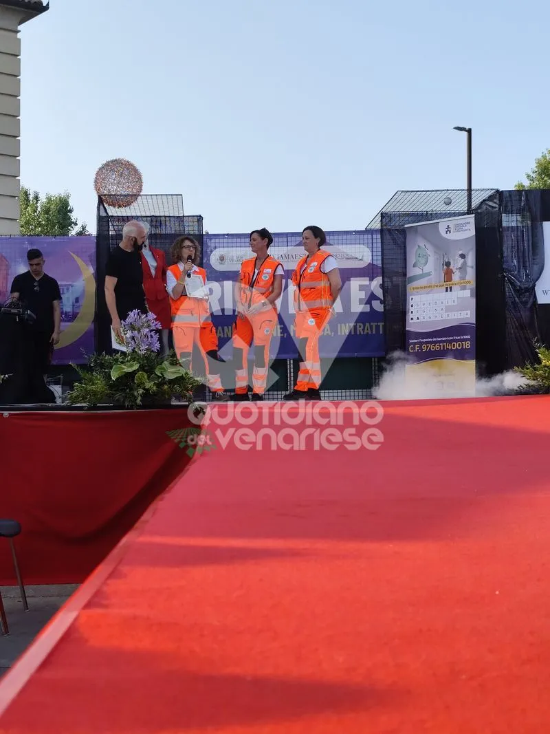 VENARIA - Una sfilata di moda speciale, tra solidarietà per il Regina Margherita e un omaggio a Raffaella Carrà - FOTO