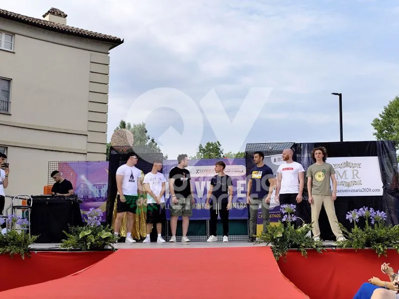 VENARIA - Una sfilata di moda speciale, tra solidarietà per il Regina Margherita e un omaggio a Raffaella Carrà - FOTO