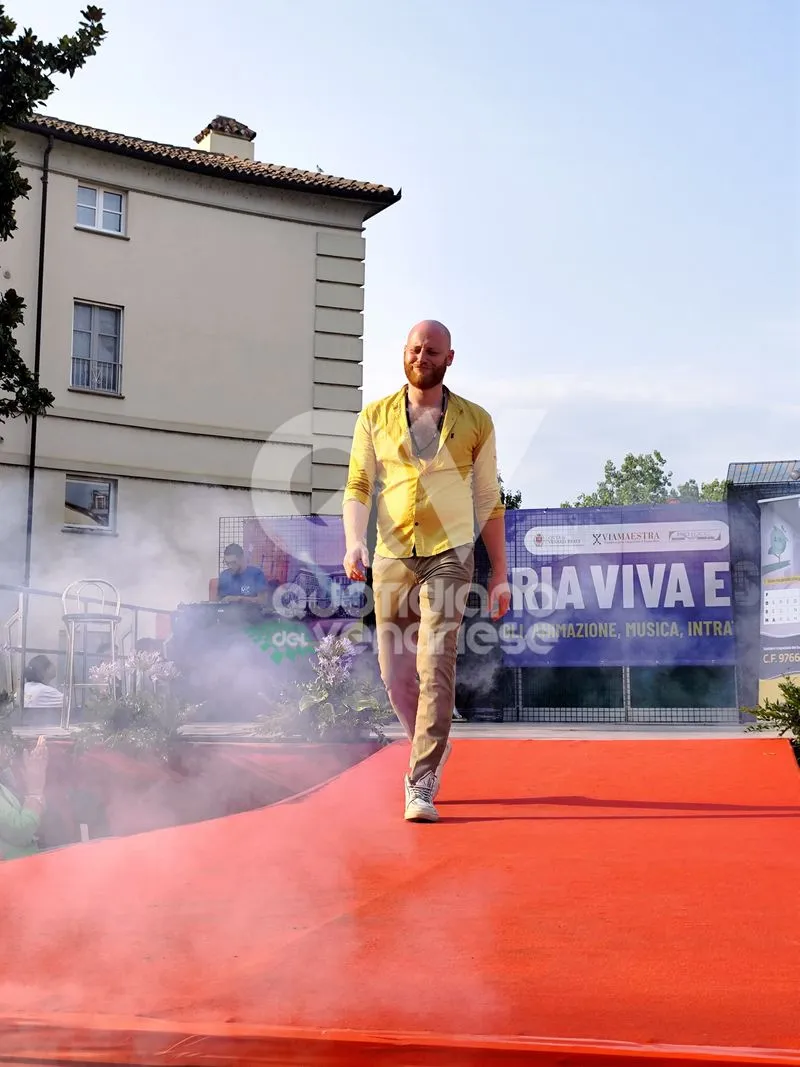 VENARIA - Una sfilata di moda speciale, tra solidarietà per il Regina Margherita e un omaggio a Raffaella Carrà - FOTO