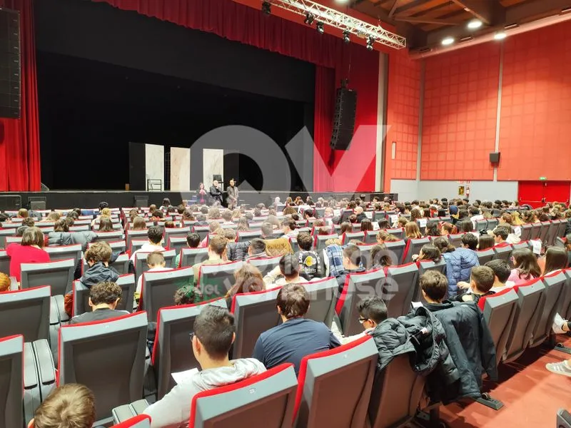 VENARIA - Tra spettacolo e dibattito con le scuole, al Concordia si è parlato di disturbi alimentari - FOTO