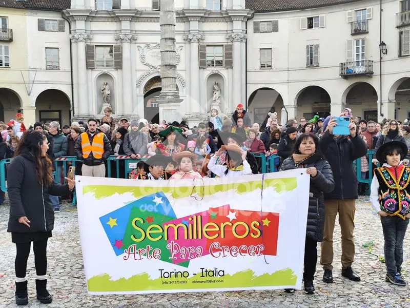VENARIA - Colori, allegria, dolci, coriandoli e musica: il successo del 48esimo «Real Carnevale Venariese» - FOTO