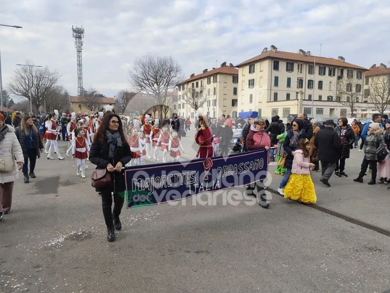 VENARIA - Colori, allegria, dolci, coriandoli e musica: il successo del 48esimo «Real Carnevale Venariese» - FOTO