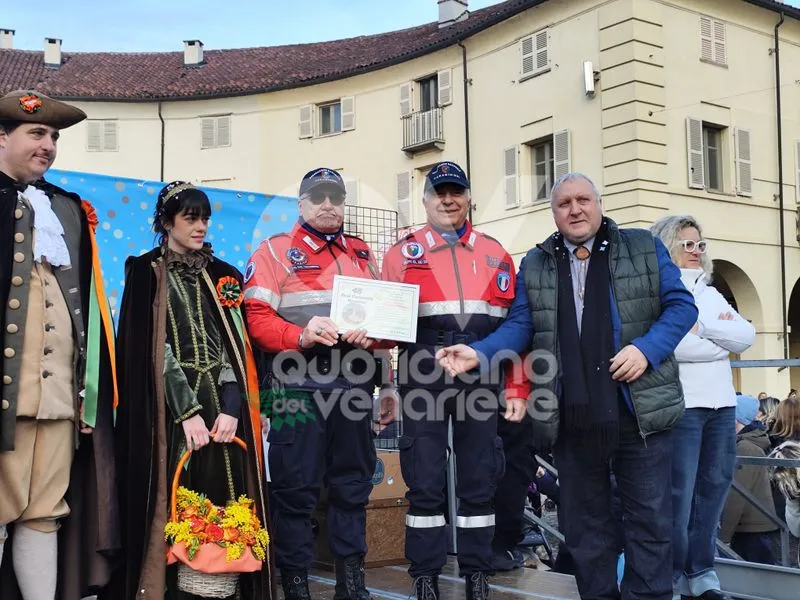 VENARIA - Colori, allegria, dolci, coriandoli e musica: il successo del 48esimo «Real Carnevale Venariese» - FOTO