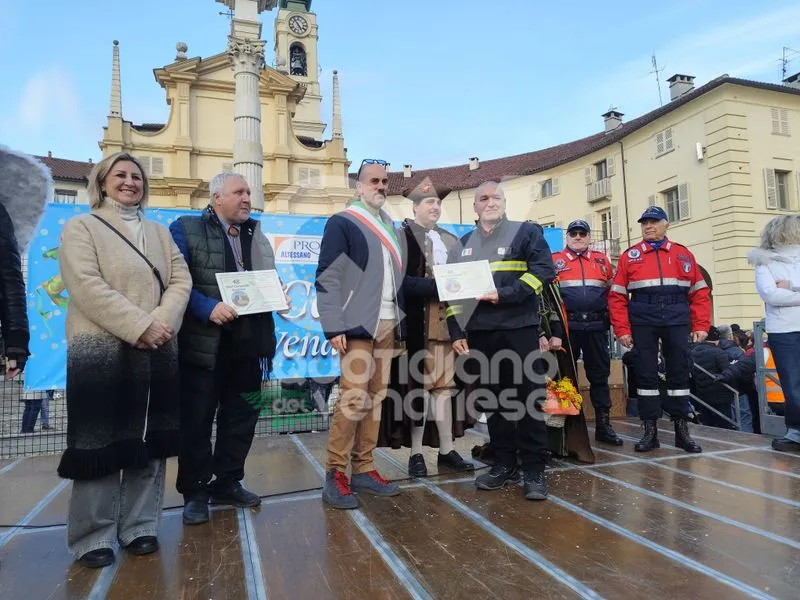 VENARIA - Colori, allegria, dolci, coriandoli e musica: il successo del 48esimo «Real Carnevale Venariese» - FOTO