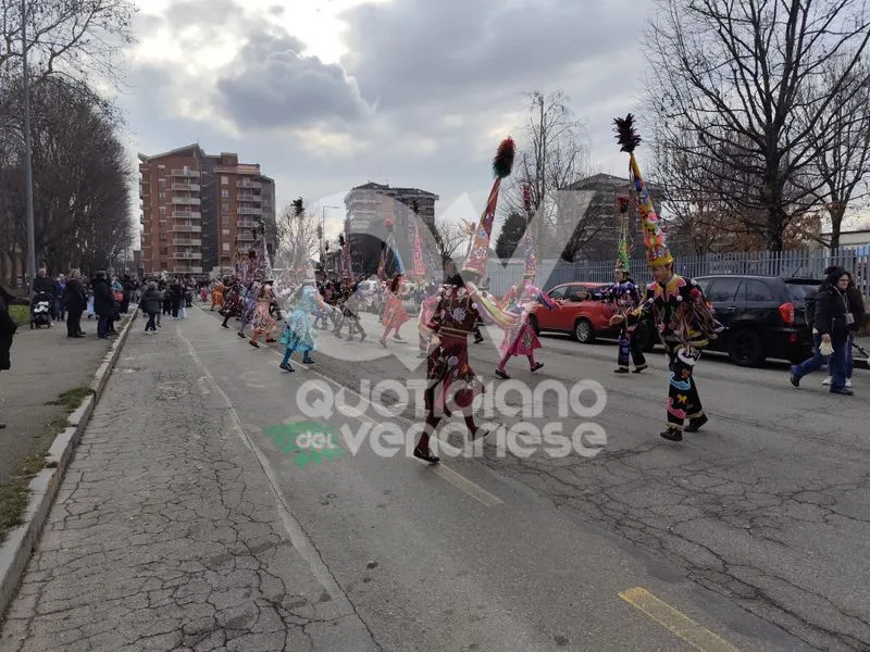 VENARIA - Colori, allegria, dolci, coriandoli e musica: il successo del 48esimo «Real Carnevale Venariese» - FOTO