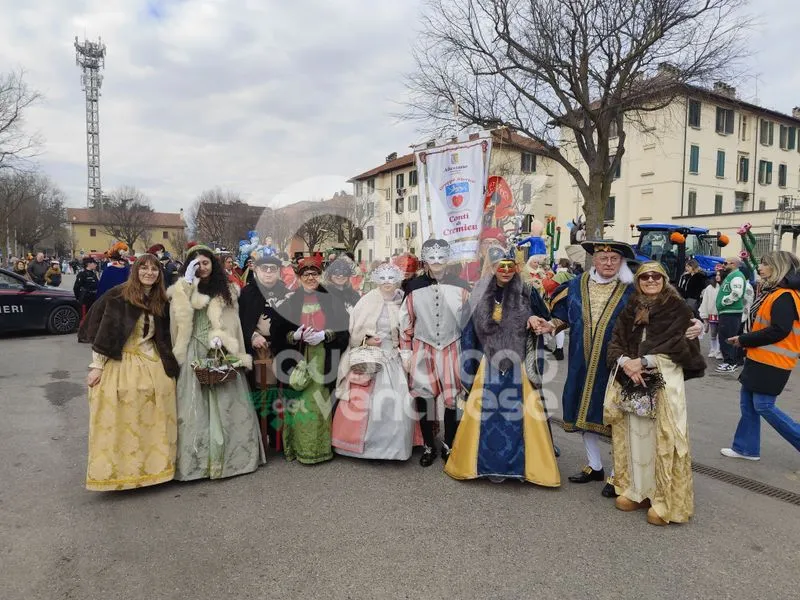 VENARIA - Colori, allegria, dolci, coriandoli e musica: il successo del 48esimo «Real Carnevale Venariese» - FOTO