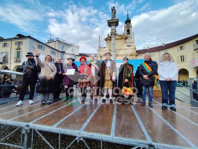 VENARIA - Colori, allegria, dolci, coriandoli e musica: il successo del 48esimo «Real Carnevale Venariese» - FOTO