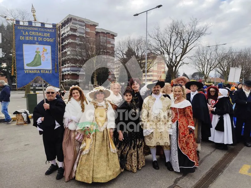 VENARIA - Colori, allegria, dolci, coriandoli e musica: il successo del 48esimo «Real Carnevale Venariese» - FOTO