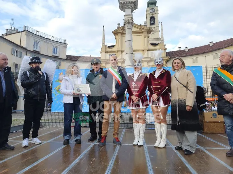 VENARIA - Colori, allegria, dolci, coriandoli e musica: il successo del 48esimo «Real Carnevale Venariese» - FOTO