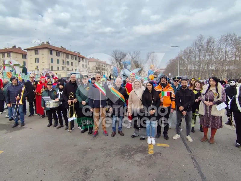VENARIA - Colori, allegria, dolci, coriandoli e musica: il successo del 48esimo «Real Carnevale Venariese» - FOTO