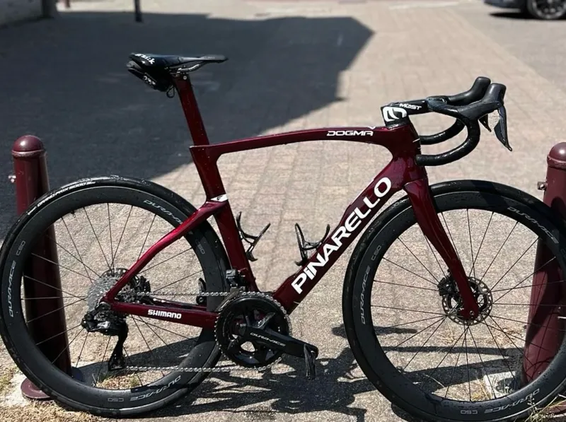 VENARIA-TORINO - Ladri in azione alla Vuelta: rubata una bici da 15mila euro al manager della squadra ciclistica - FOTO