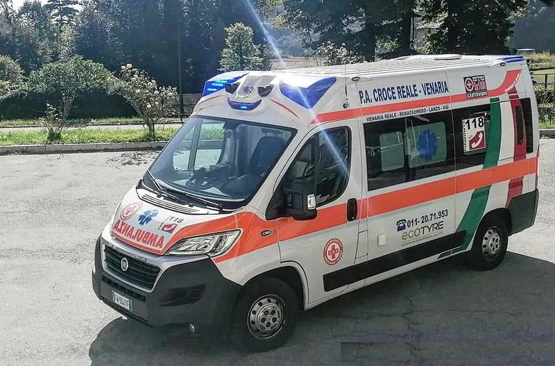 TRAGEDIA A VENARIA - Colto da malore davanti alla biglietteria della Reggia: morto un uomo di 70 anni