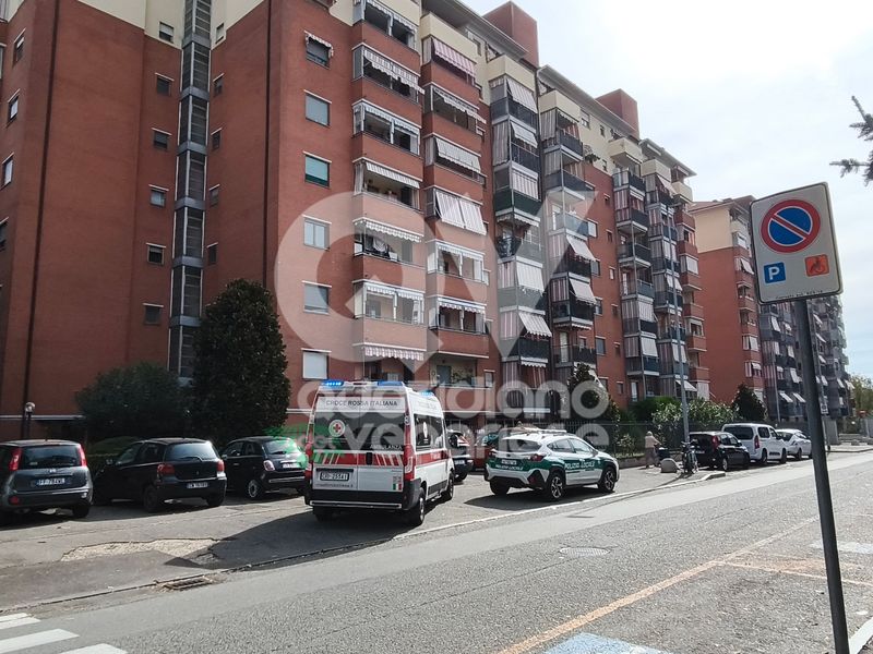 TRAGEDIA A VENARIA - Si getta dal balcone in via Saragat: muore un uomo di 80 anni