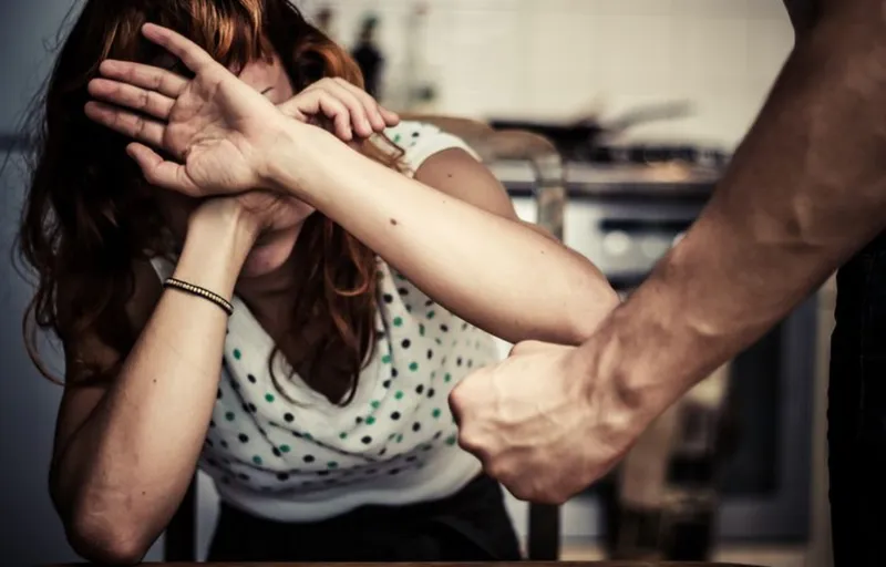 VENARIA - Picchiata e insultata per un anno ma al processo ritira le querele: e l'ex compagno viene assolto