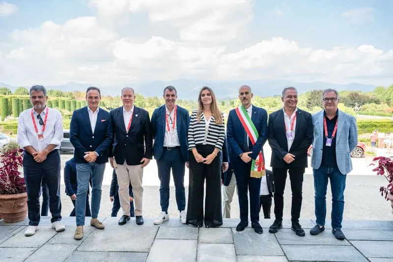 VENARIA - Alla partenza della Vuelta anche il Principe Alberto di Monaco: ha visitato la Reggia - FOTO
