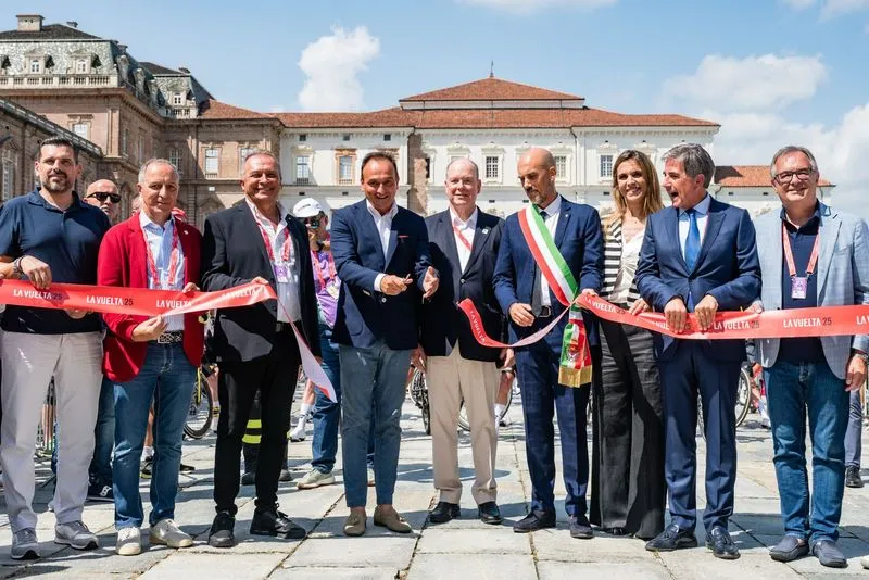 VENARIA - Alla partenza della Vuelta anche il Principe Alberto di Monaco: ha visitato la Reggia - FOTO