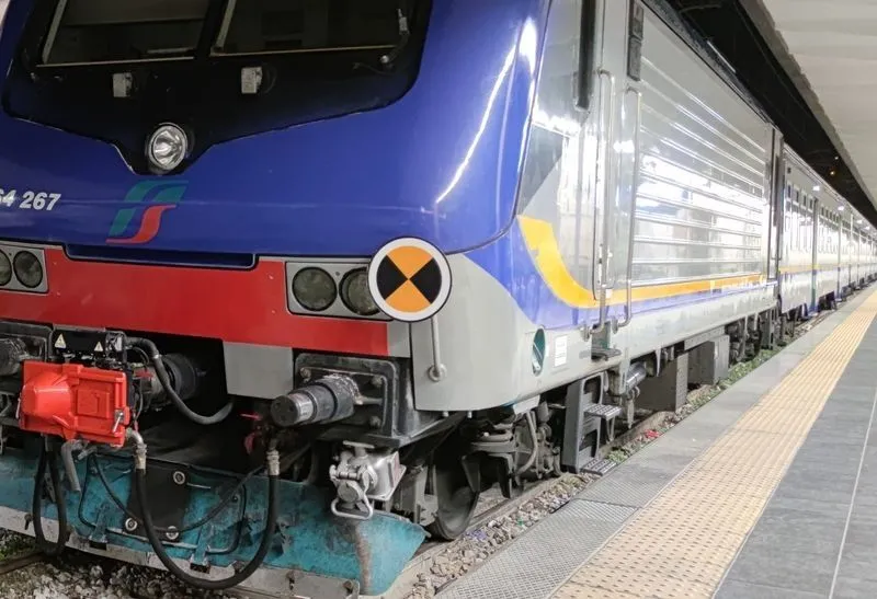 DRAMMA A VILLASTELLONE - Un uomo investito da un treno sulla linea Cuneo-Torino: morto sul colpo
