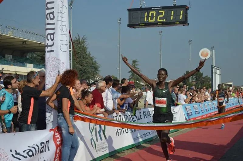 VINOVO - Un'intera domenica all'ippodromo tra cavalli e la corsa podistica Hipporun