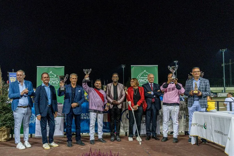 VINOVO - Grande folla per la riapertura dell'ippodromo: Guglielmo Jet e Glamour fanno festa - FOTO