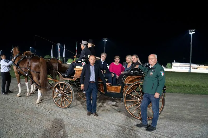 VINOVO - Grande folla per la riapertura dell'ippodromo: Guglielmo Jet e Glamour fanno festa - FOTO
