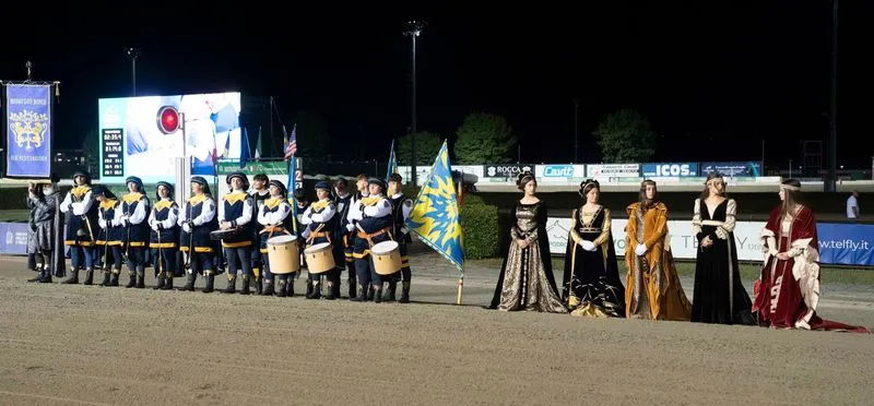 VINOVO - Grande folla per la riapertura dell'ippodromo: Guglielmo Jet e Glamour fanno festa - FOTO
