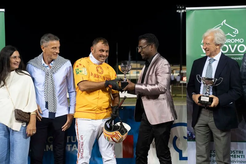 VINOVO - Grande folla per la riapertura dell'ippodromo: Guglielmo Jet e Glamour fanno festa - FOTO