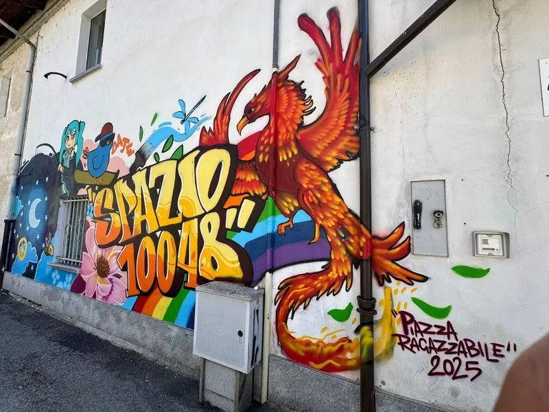 VINOVO - Piazza Ragazzabile, inaugurato il murales  «Spazio 10048»
