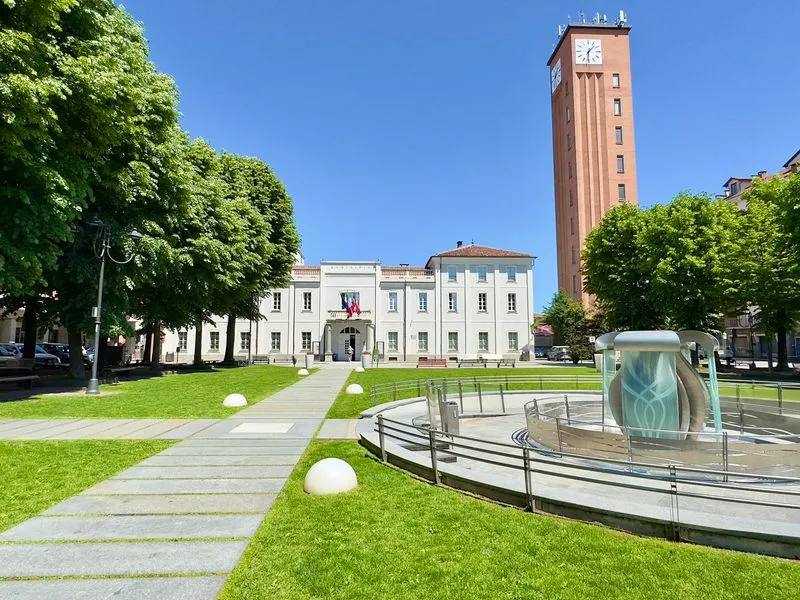 VINOVO - «Regala un albero al tuo paese»: così si può partecipare a rendere più verde il centro abitato