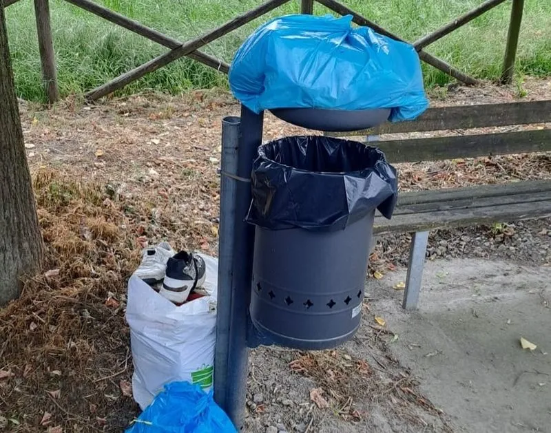 VIRLE - Rifiuti gettati ovunque, appello del Comune: «Segnalate i comportamenti scorretti»