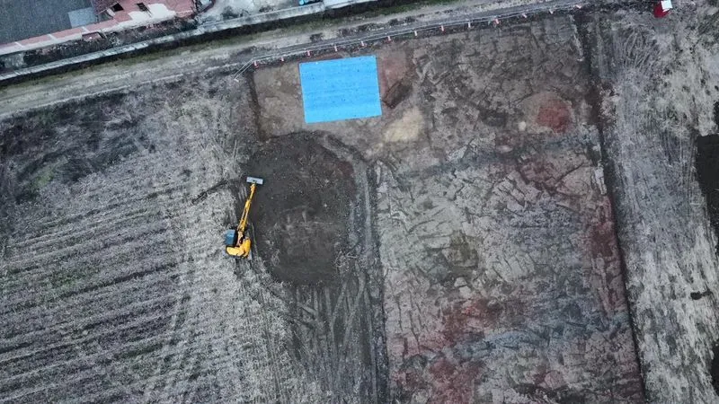 VIRLE - Dagli scavi per i lavori del polo sportivo culturale spuntano fornaci del 1700 - FOTO