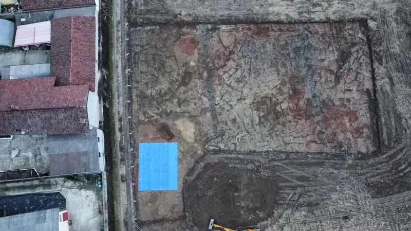 VIRLE - Dagli scavi per i lavori del polo sportivo culturale spuntano fornaci del 1700 - FOTO