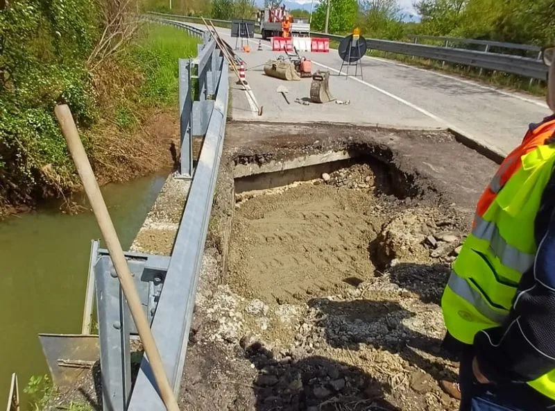 VOLPIANO - Cede il ponte sulla provinciale, dopo quasi tre mesi primi passi avanti per i lavori e la riapertura della strada