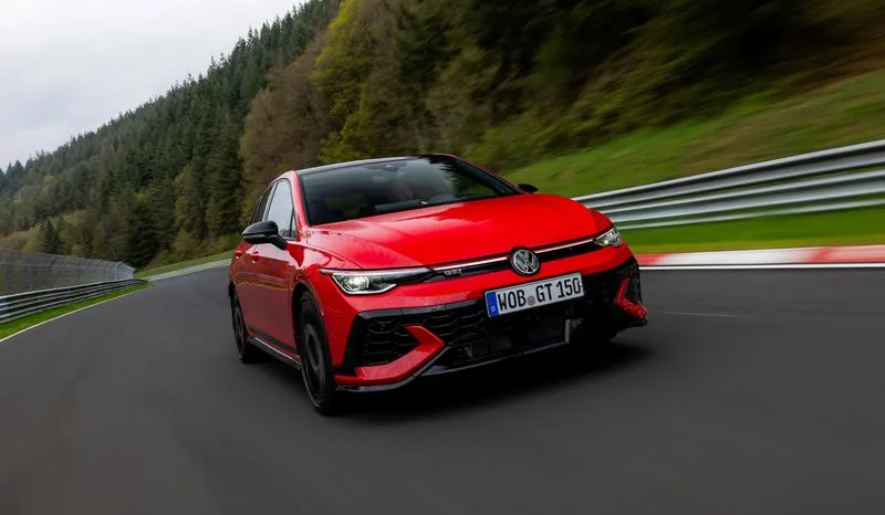 MOTORI - VW Golf GTI, mezzo secolo di adrenalina